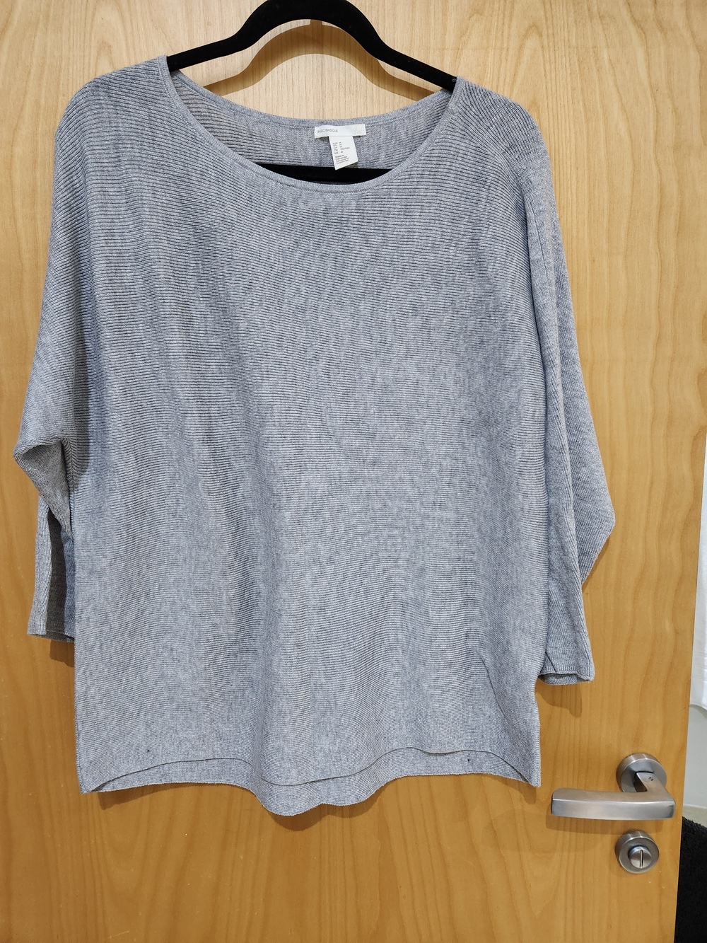 H&M Light Gray Women's Scoop Neck Knit Sweater